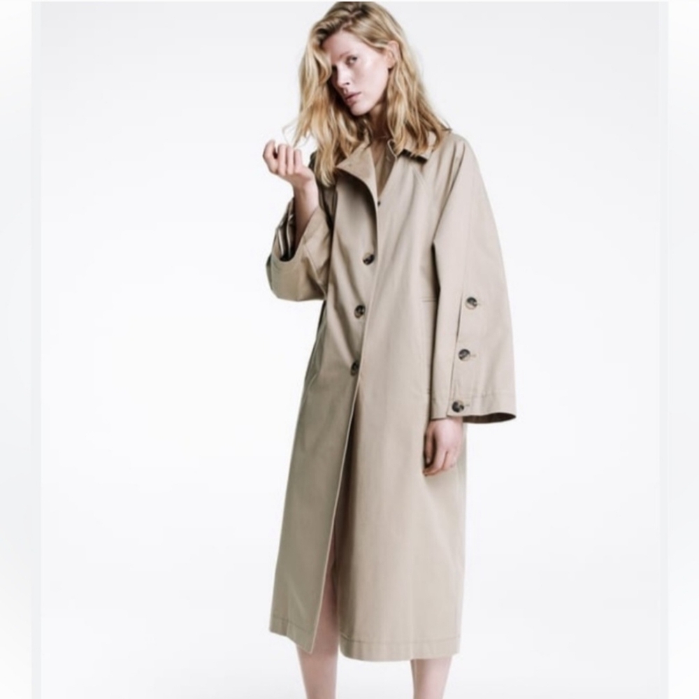 Oversized buttoned trench coat